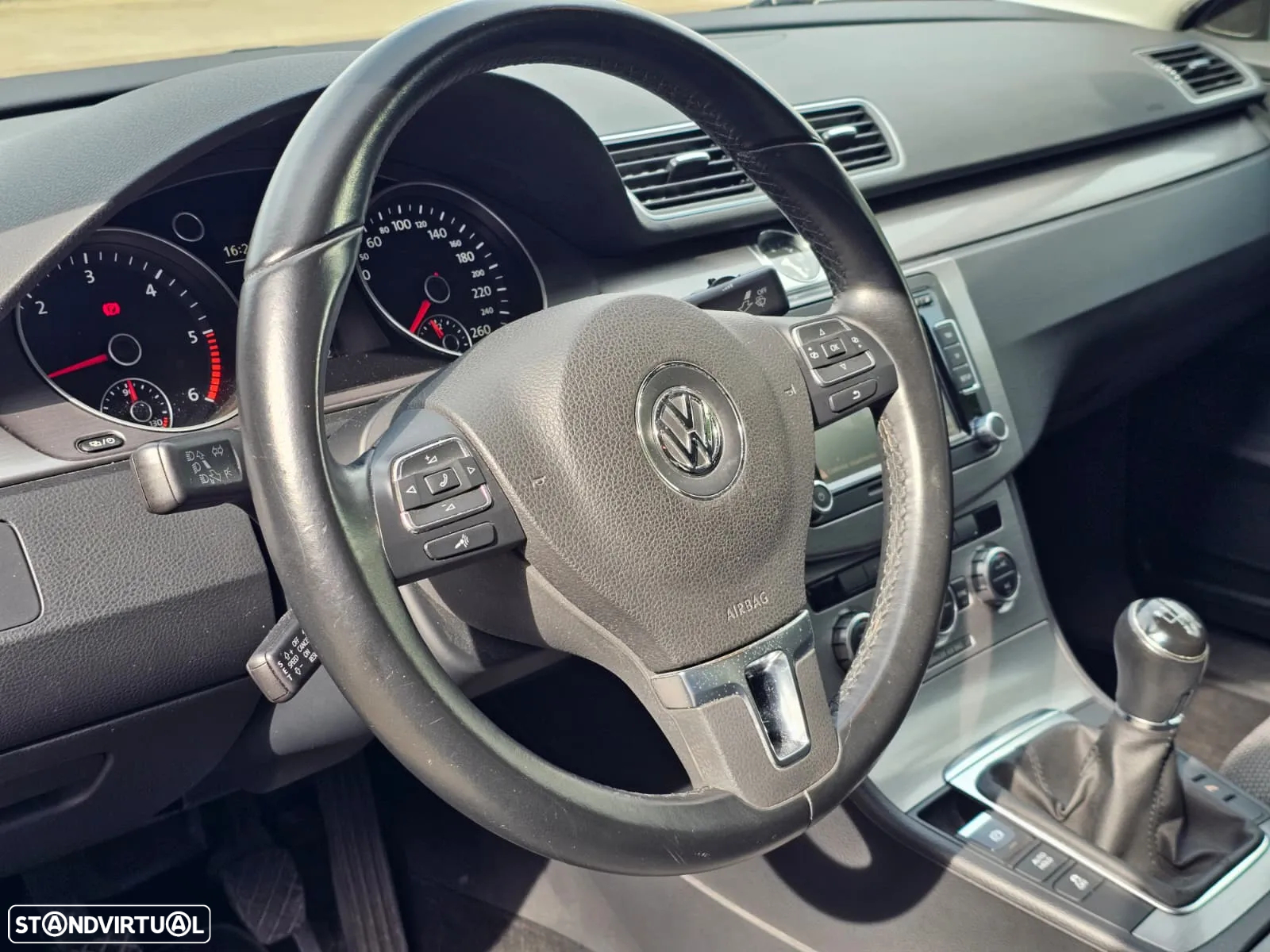 VW Passat 1.6 TDI Confortline - 8