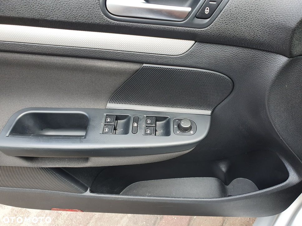 Volkswagen Golf 1.6 TDI DPF MATCH - 20