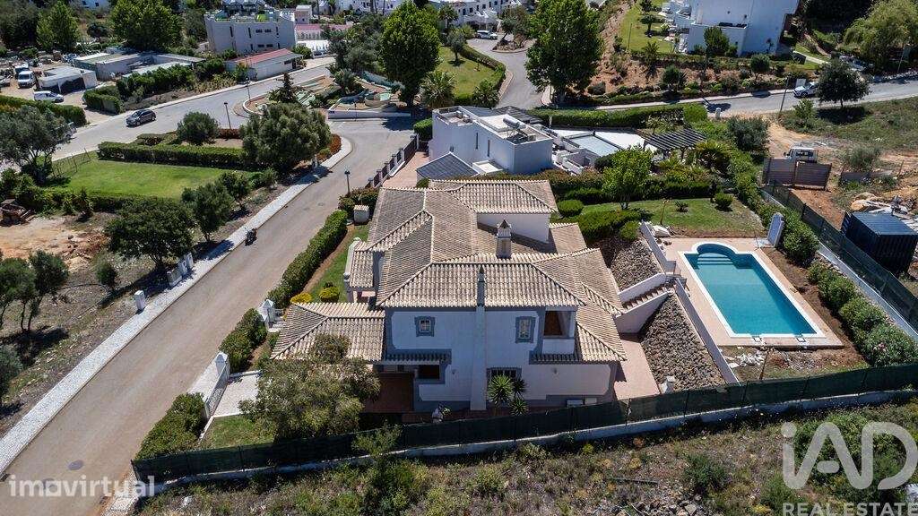 Moradia isolada T4 em Albufeira e Olhos de Água de 350 m2 - Grande imagem: 3/37