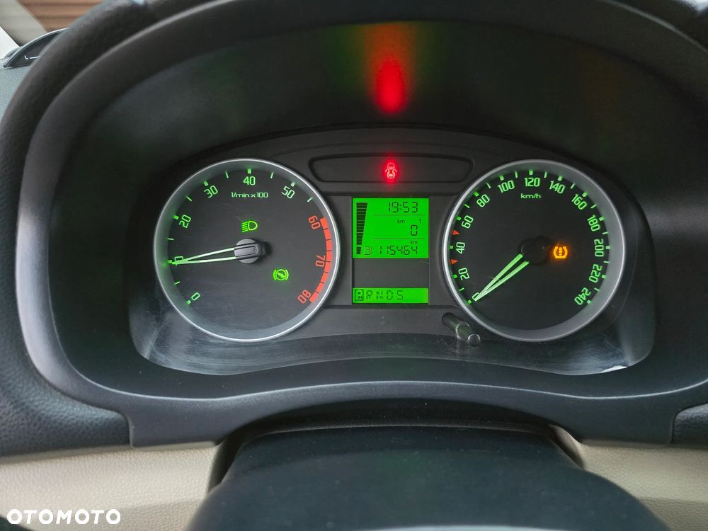 Skoda Fabia 1.6 16V Style - 24