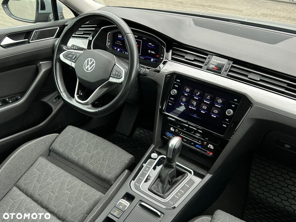 Volkswagen Passat - 17