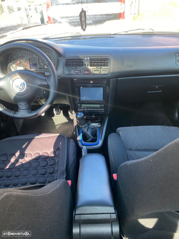 Volkswagen Bora 1.9 TDi Highline — fotografia 12
