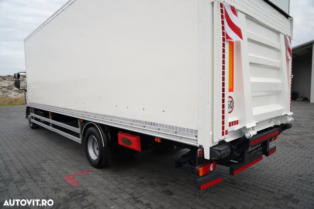 Renault D 210 / 4x2 / CONTAINER / 8,6 M / PODEA RESISTENTĂ / ELEVATOR DHOLLANDIA - 13