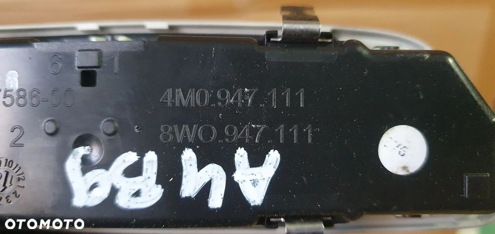 Lampka oświetlenie kabiny podsufitki Audi A4 B9 4M0947111 8W0947111 - 8