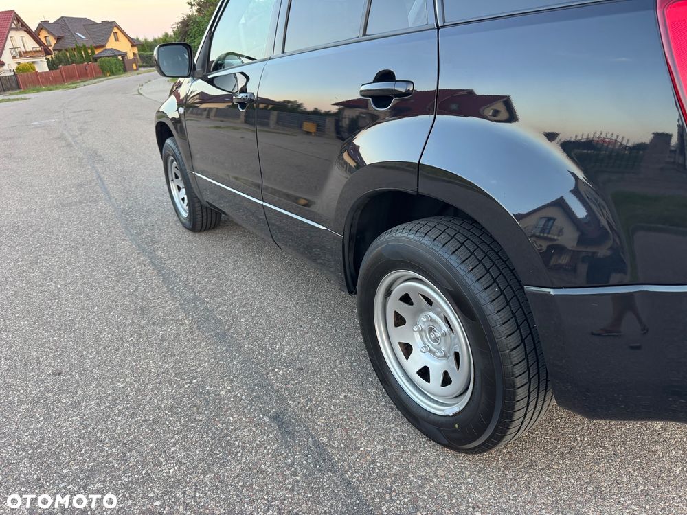 Suzuki Grand Vitara 2.0 Comfort Family - 12