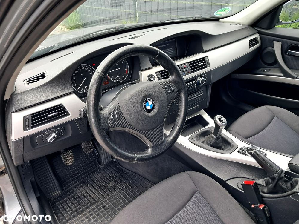 BMW Seria 3 318d DPF Edition Sport - 18