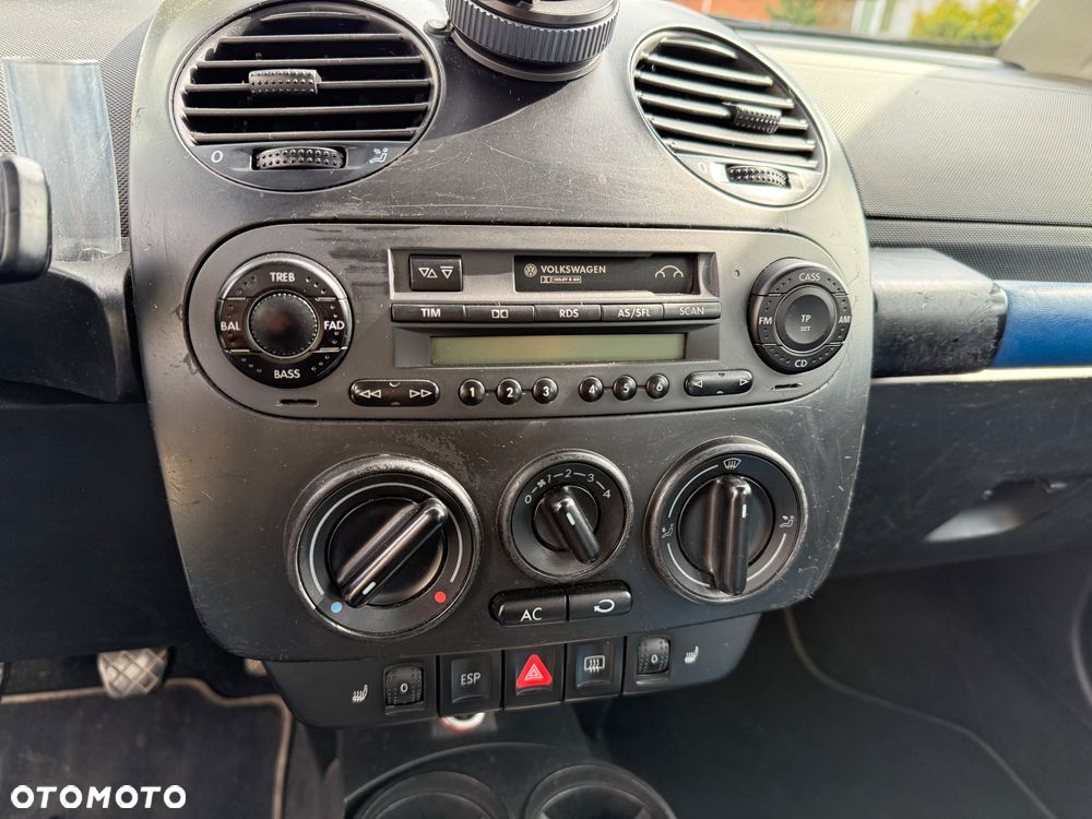 Volkswagen New Beetle - 11