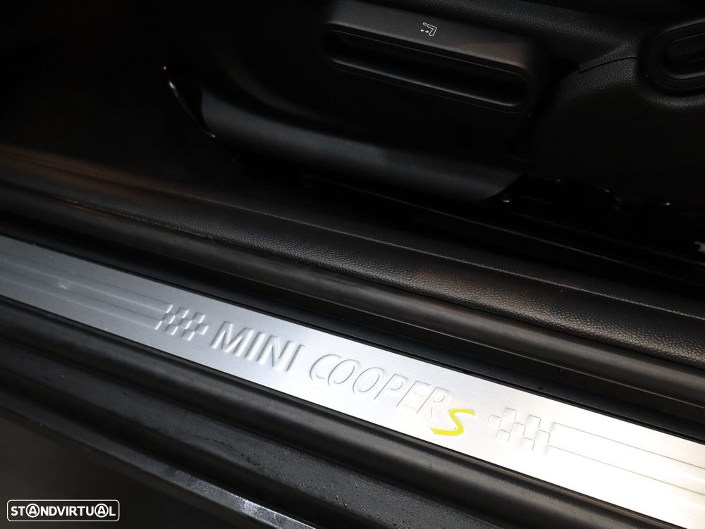 MINI 3 Portas Cooper SE - 23