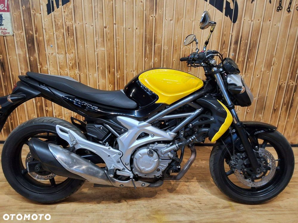 Suzuki Gladius - 6