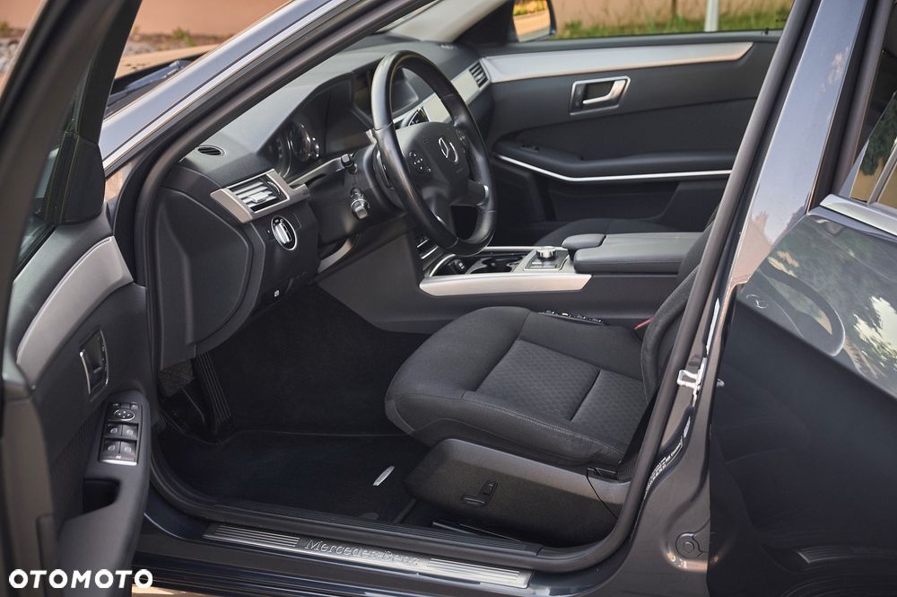 Mercedes-Benz Klasa E 250 CDI DPF 4Matic BlueEFFICIENCY 7G-TRONIC - 23