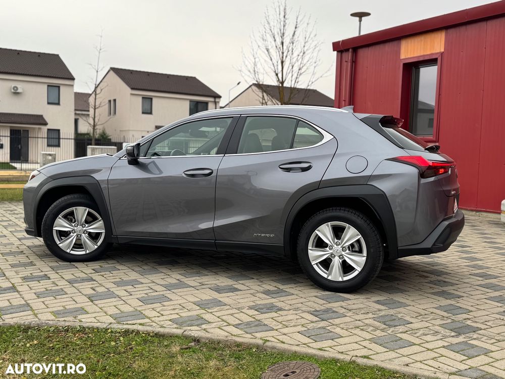Lexus UX 250h FWD Business - 16