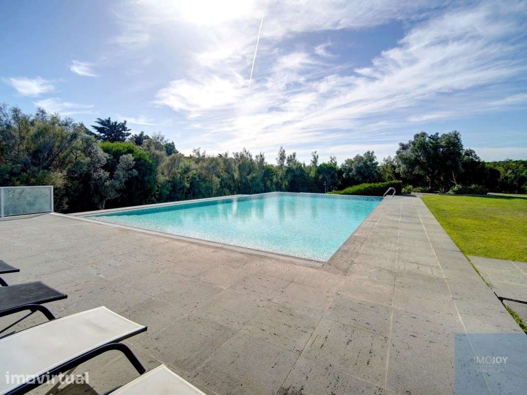 Moradia T4 com Piscina interior e Jardim no Condomínio Marina Guincho - Grande imagem: 4/60