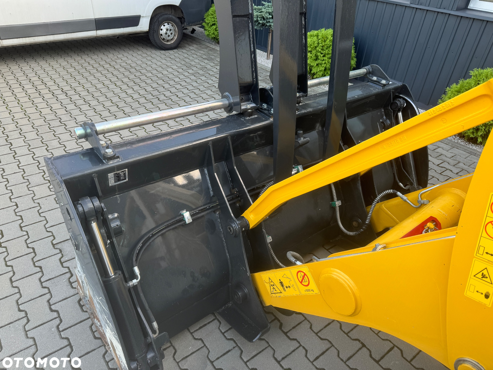 Komatsu WB 97R - 11