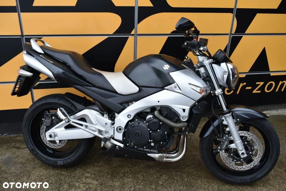 Suzuki GSR - 3
