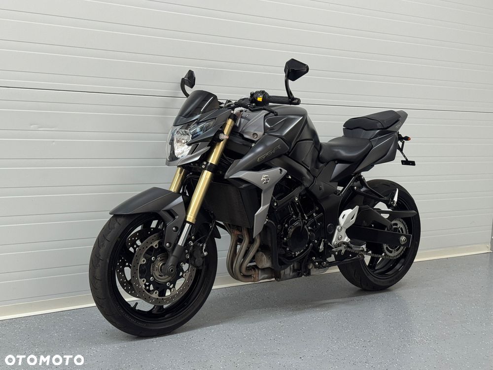 Suzuki GSR - 14