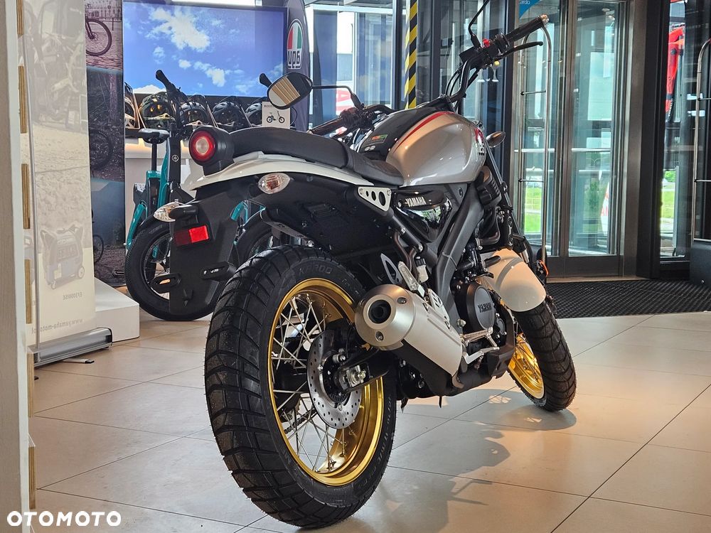 Yamaha XSR - 11