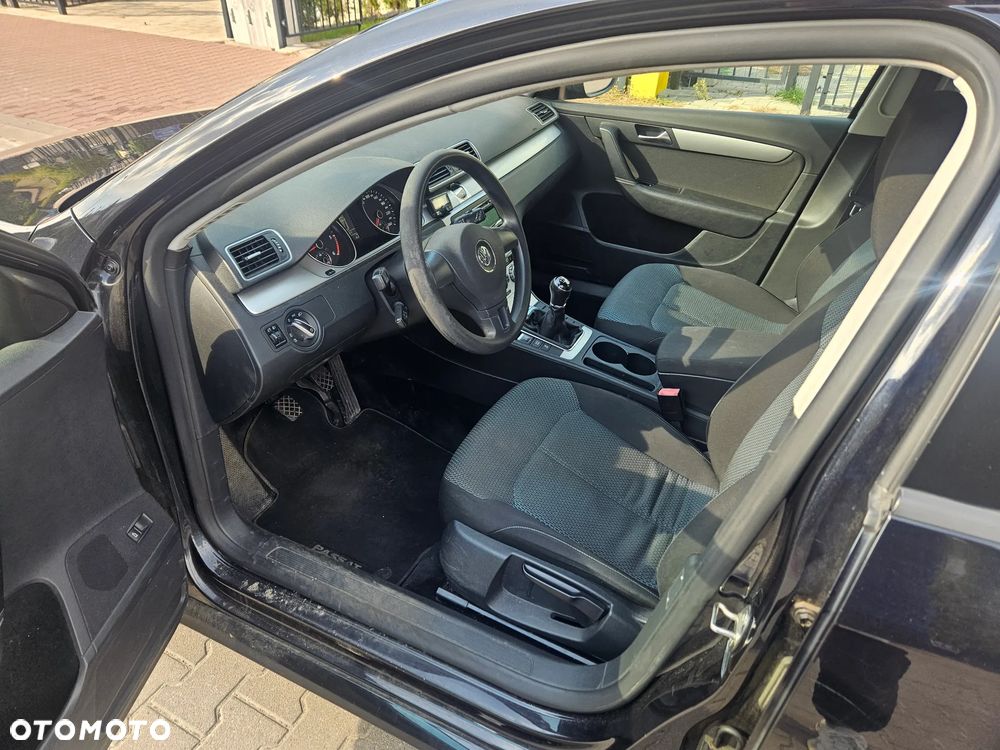 Volkswagen Passat - 17