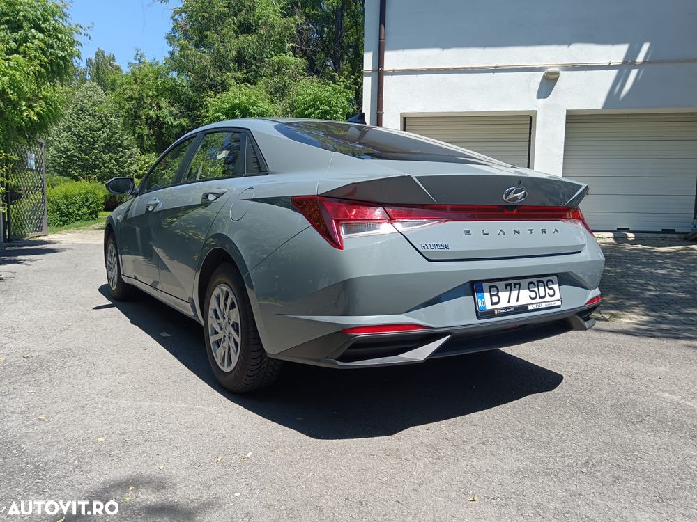 Hyundai Elantra - 5
