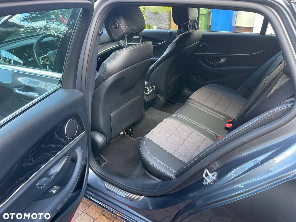 Mercedes-Benz Klasa E 220 d 4Matic T 9G-TRONIC Sportstyle Edition - 8