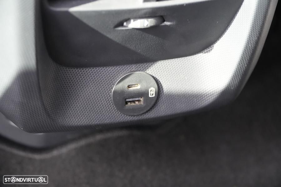 Ford Mustang Mach-E 75.7 kWh Base - 12