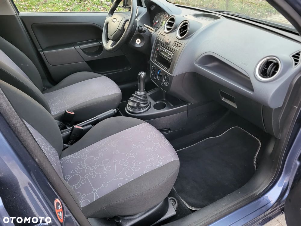 Ford Fiesta 1.3 Trend - 11