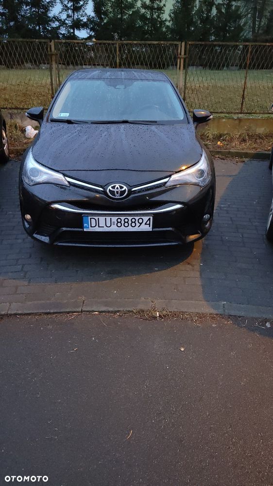 Toyota Avensis 1.8 Style - 1