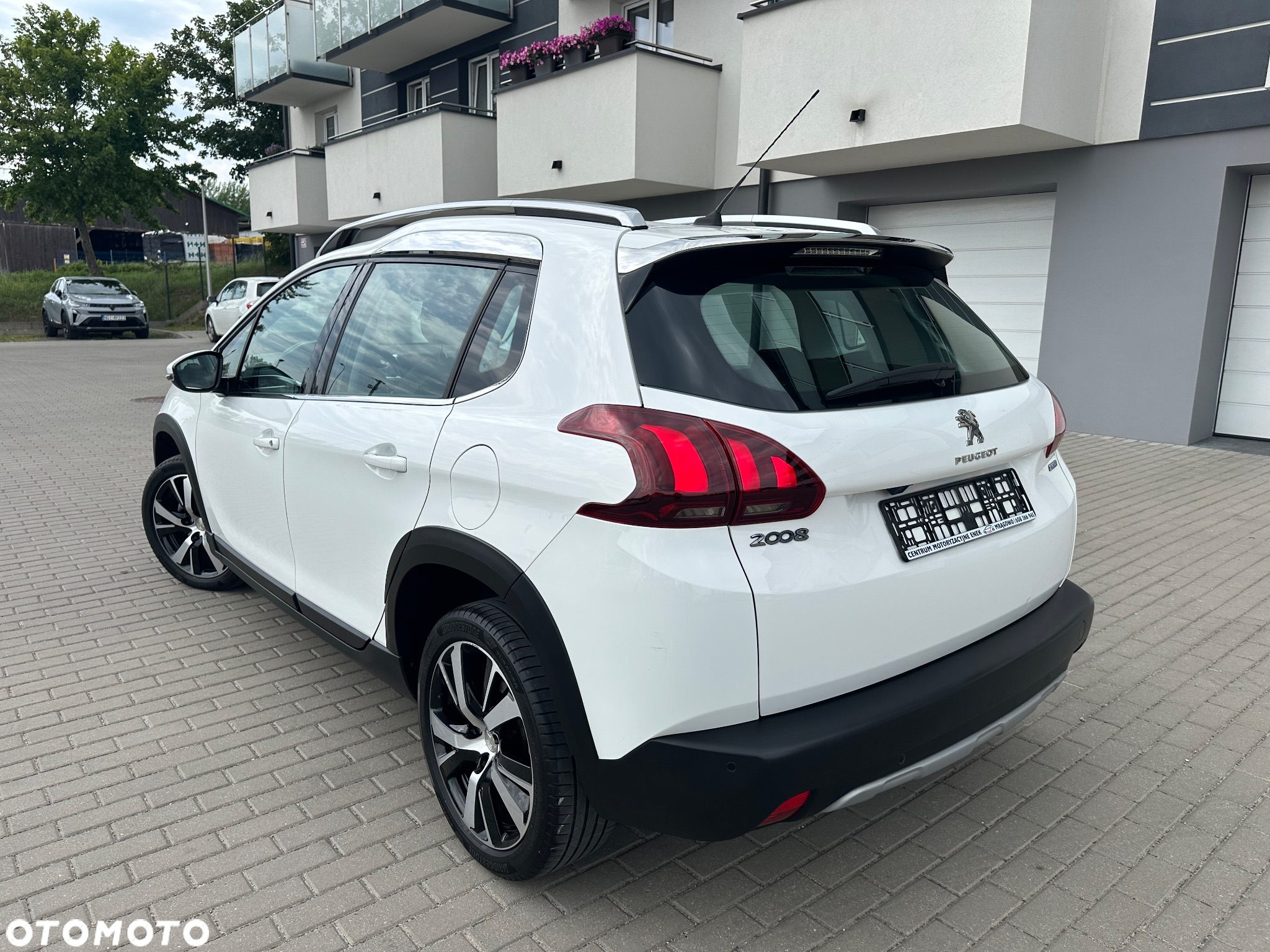 Peugeot 2008 1.6 BlueHDi Allure - 8