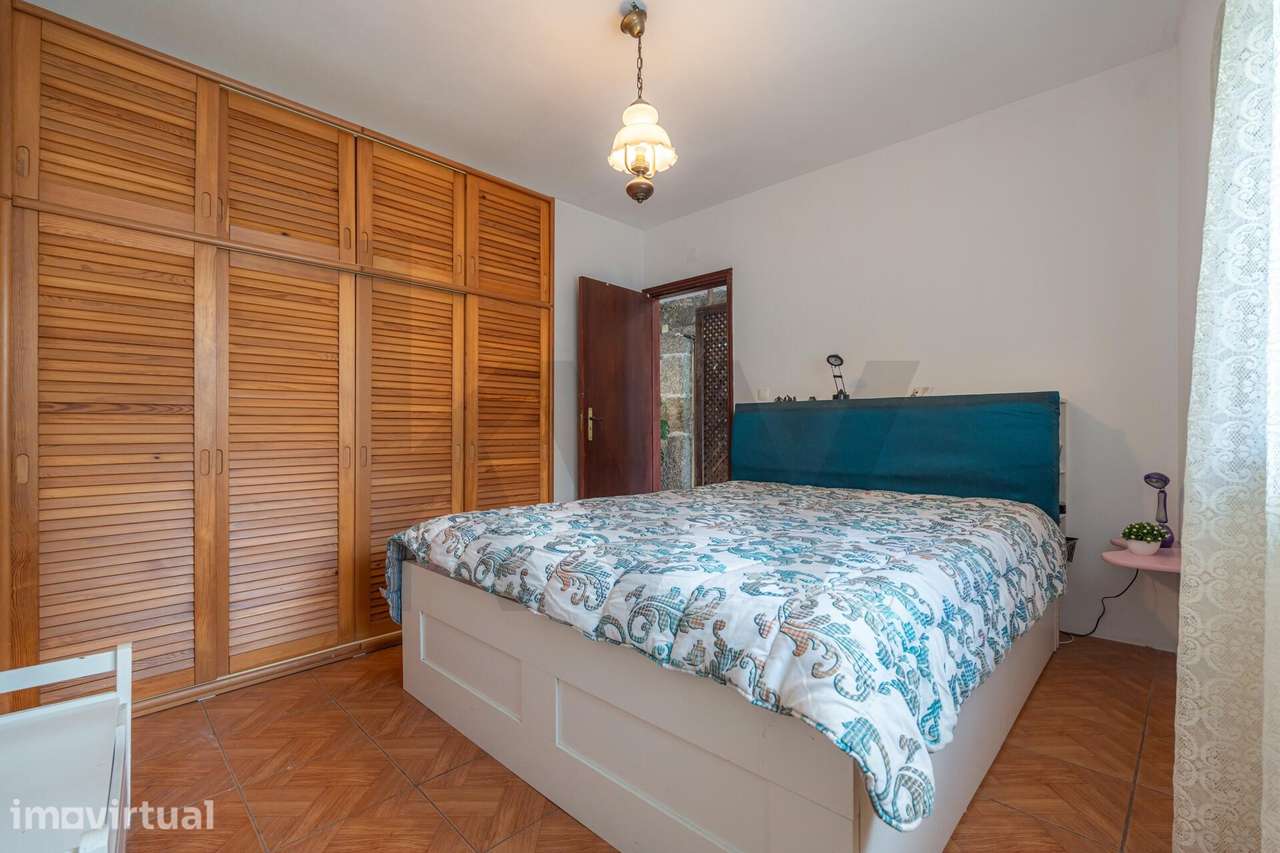 Moradia T5 | Fachada de Pedra e Potencial para Turismo ou Família em F - Grande imagem: 4/26