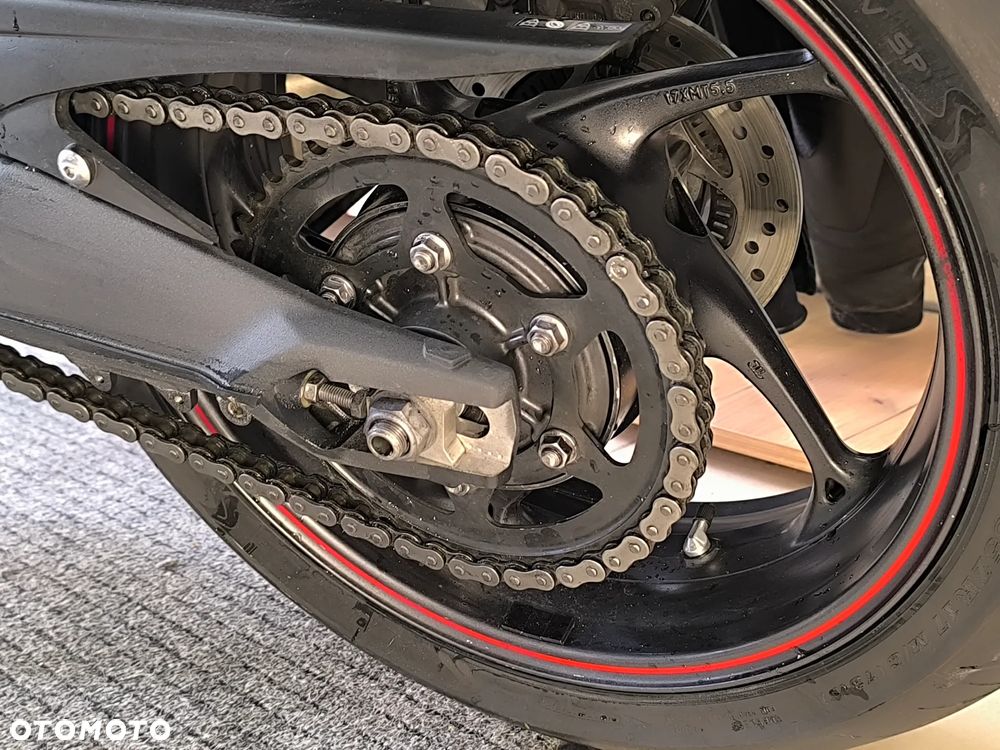 Triumph Street Triple - 35