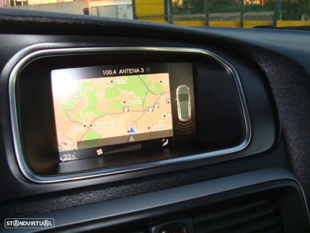 Volvo V40 2.0 D3 R-Design Momentum - 22