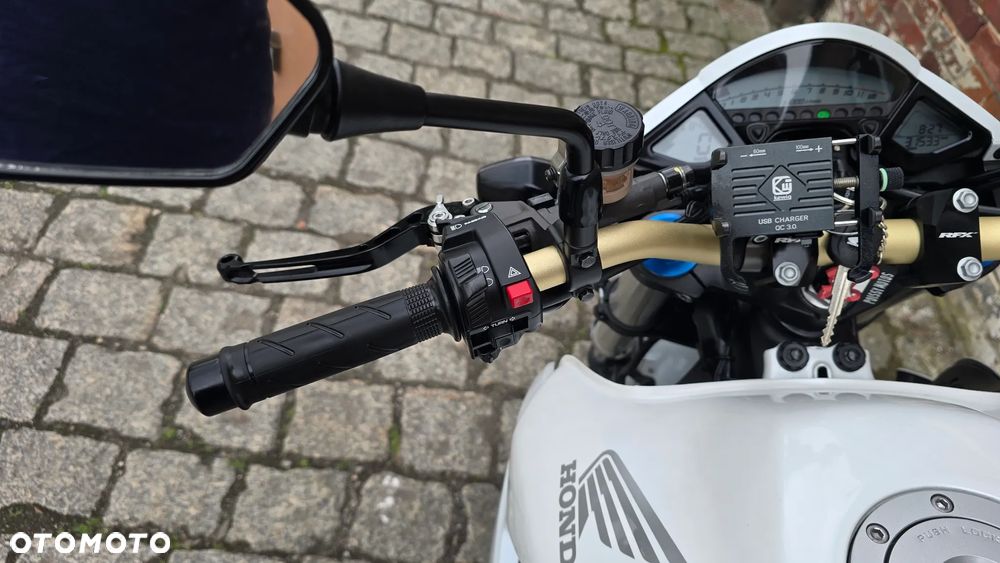 Honda CB - 12