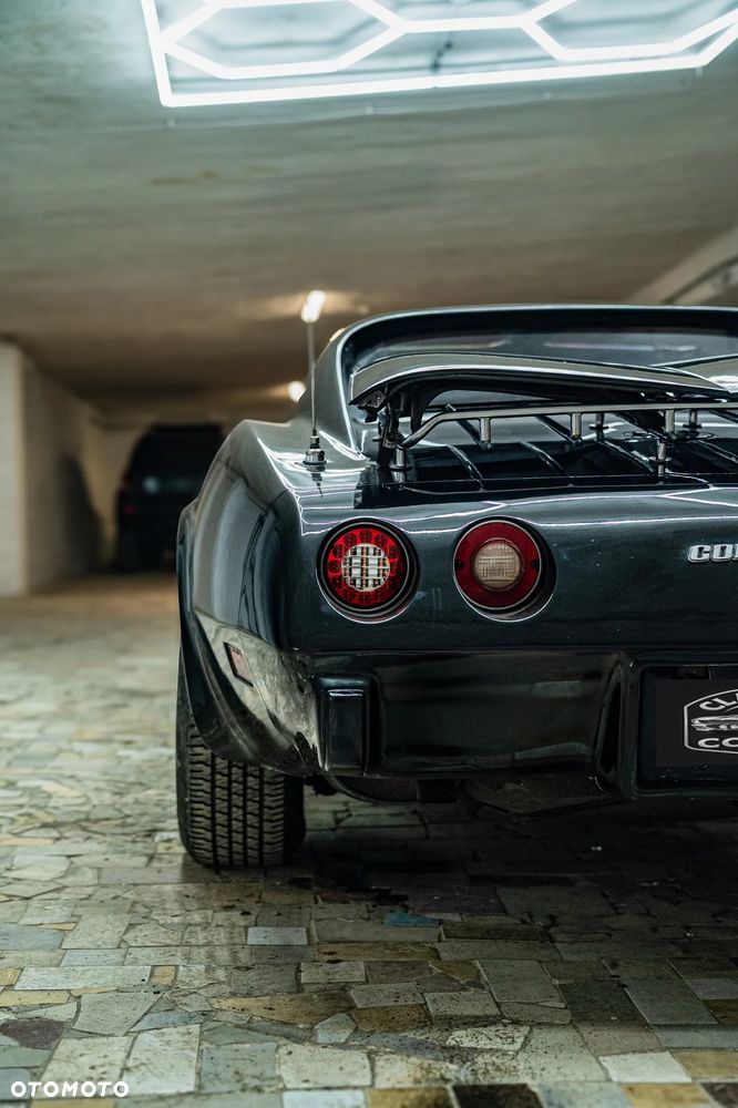 Chevrolet Corvette - 4