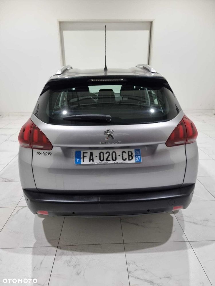 Peugeot 2008 - 8