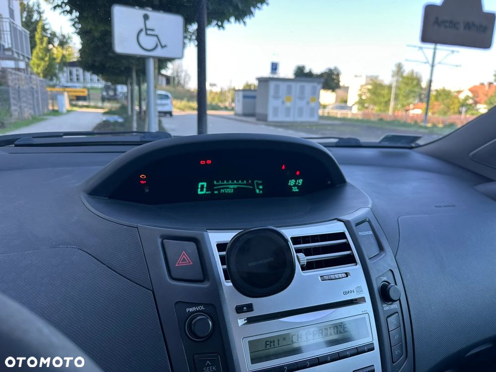 Toyota Yaris 1.0 Terra - 13