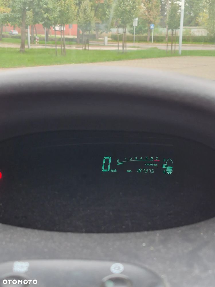 Toyota Yaris 1.3 Sol - 12
