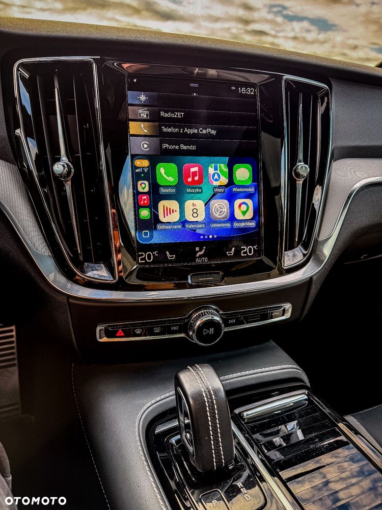 Volvo V60 T8 AWD Twin Engine Geartronic R-Design - 36