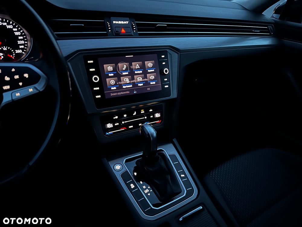 Volkswagen Passat - 28