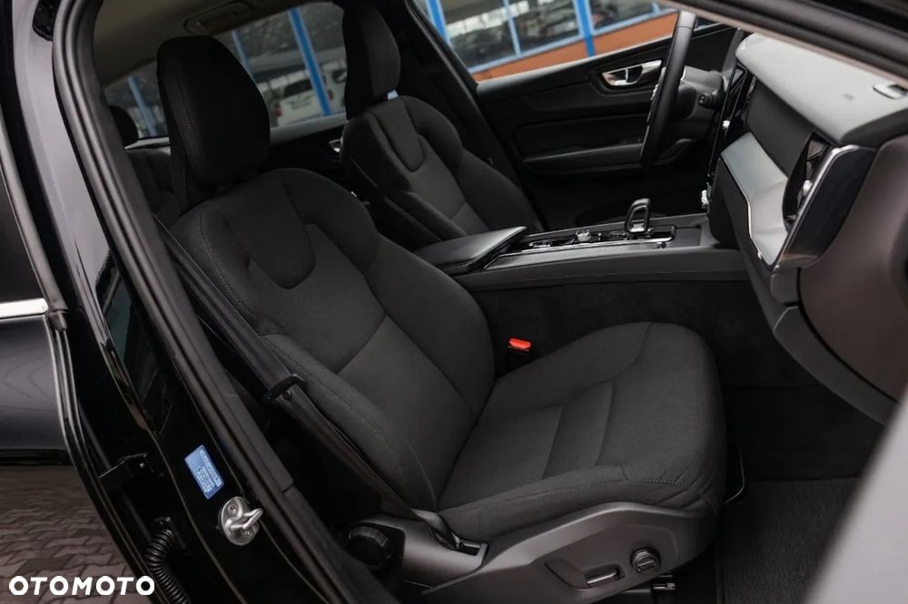 Volvo XC 60 B4 B Momentum Pro - 18