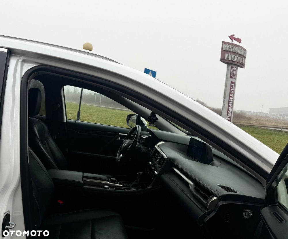 Lexus RX 200t / 300 Omotenashi MY19 - 10