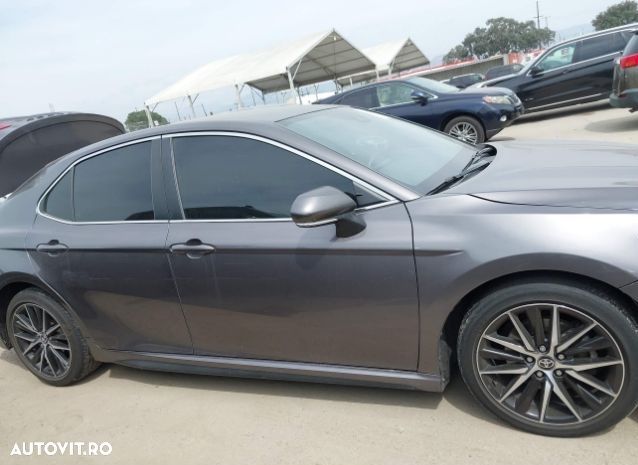 Toyota Camry 2.5 HEV Luxury - 12