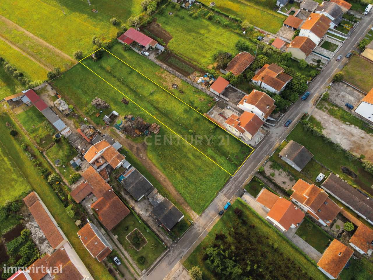 Terreno rústico em zona urbanizável, com 1.780 m² perto do centro da L - Grande imagem: 3/8