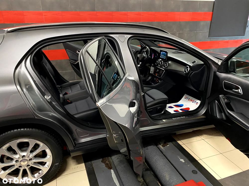 Mercedes-Benz GLA 180 d 7G-DCT Urban - 20