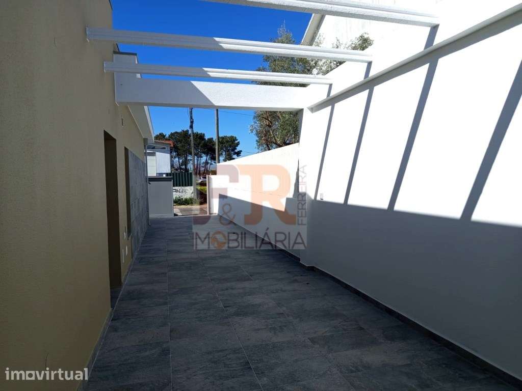 Moradia Isolada Térrea T3+1 'PRONTA 'Fernão Ferro - Grande imagem: 2/28