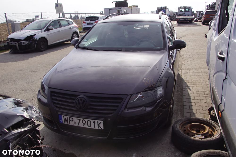 Auto na części - Volkswagen Passat B6 Lift 1.6 TDI 105 KM CAYC MDM LC8Z 2010R Silnik Skrzynia Drzwi Maska Błotnik Zderzak Lampa Lusterko Klamka Szyba Deska Kokpit Sterownik Moduł Czujnik Licznik Wyświetlacz Panel Kierownica - 7