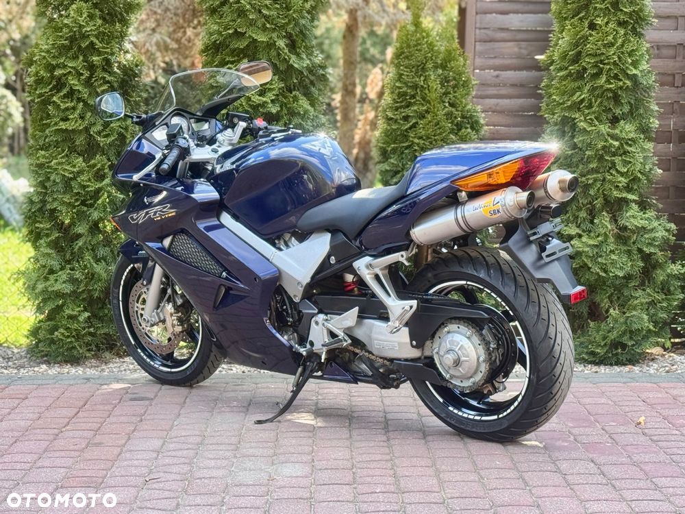 Honda VFR - 8