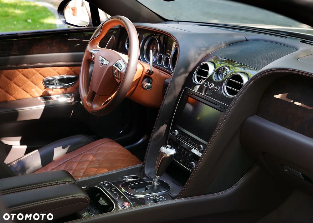 Bentley Flying Spur V8 S - 7