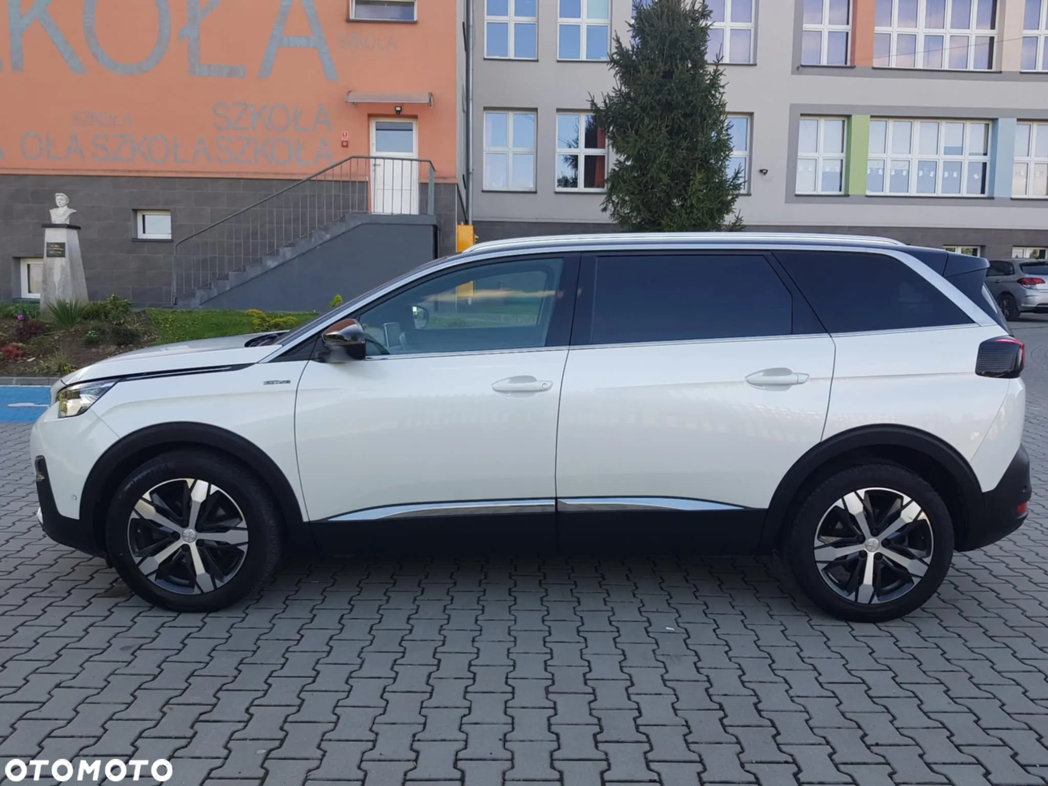 Peugeot 5008 - 5
