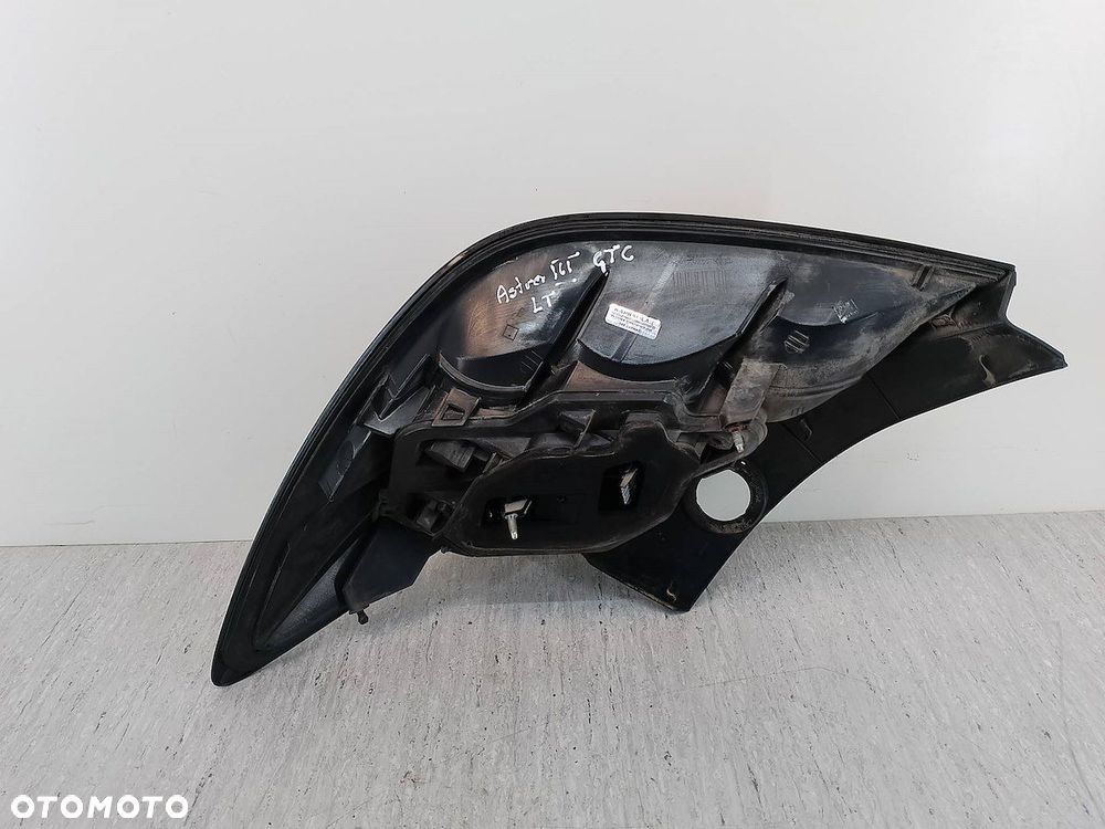 LAMPA TYLNA PRAWA OPEL ASTRA H 342691834  008748-014204  24451832 008478-01 - 9