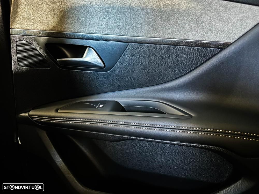 Peugeot 3008 1.6 Hybrid GT Pack e-EAT8 - 28