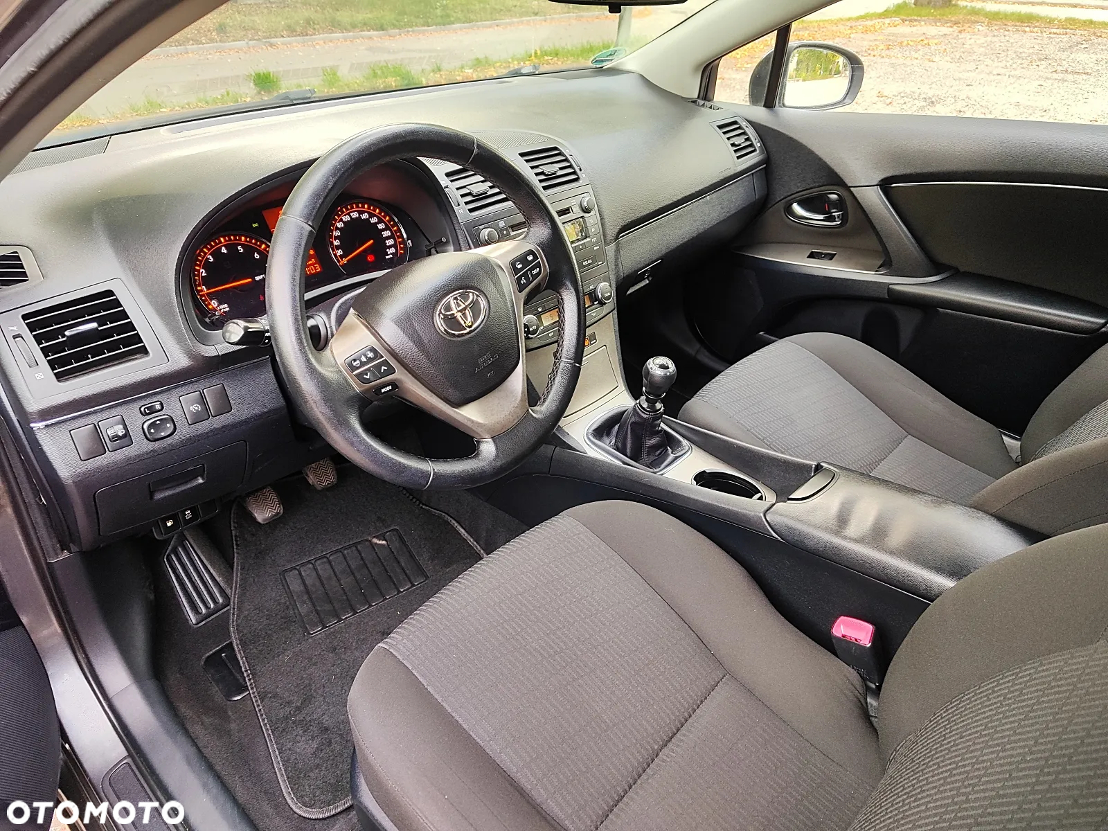 Toyota Avensis 1.8 Sol - 9